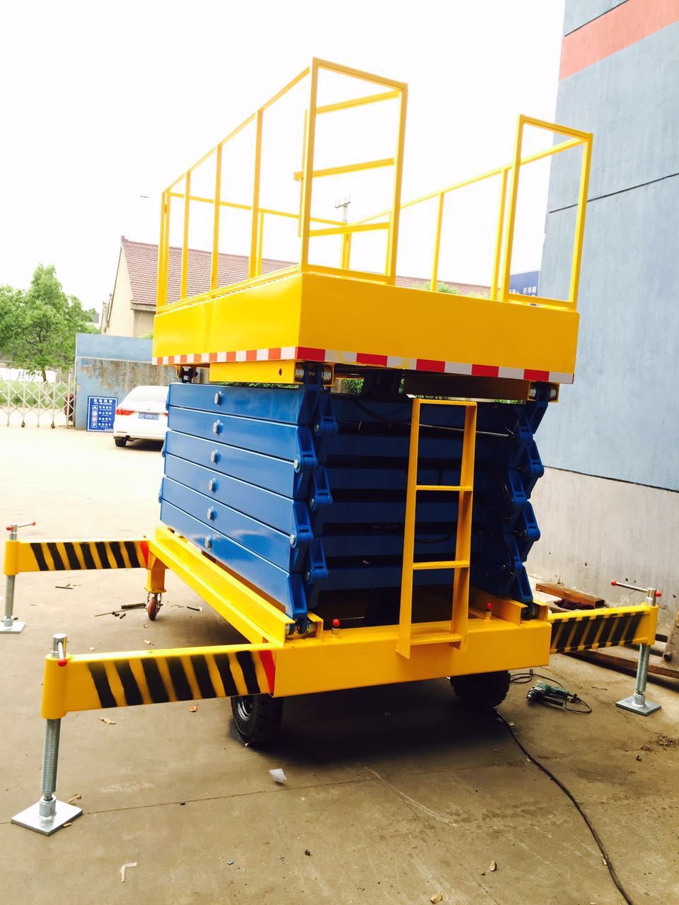 液壓式升降機(jī)